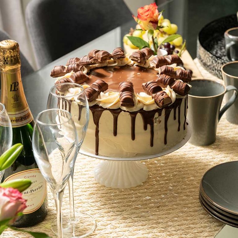 Kitchen table with cake