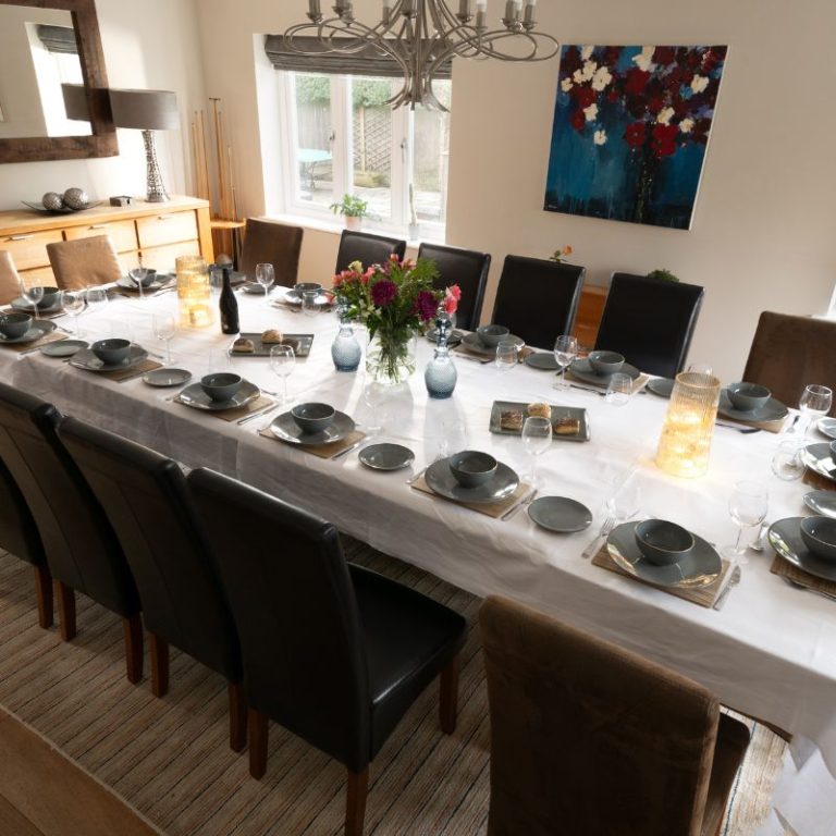 Luxury Holiday Home Dining room table extended to sit 16 guests